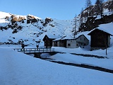Alla partenza Riale (mt.1731) ancora in ombra.......